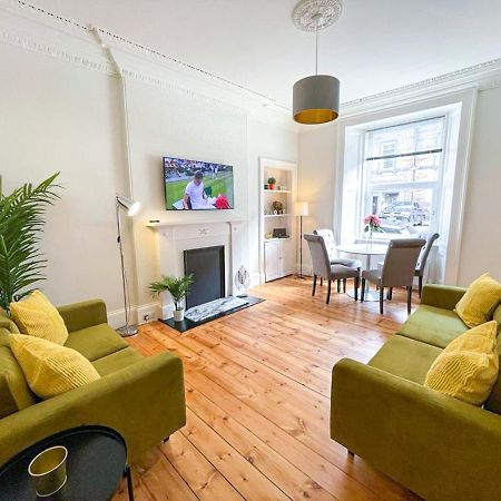 Desirable 2 Bed Apt Near Edinburgh Castle Exteriör bild