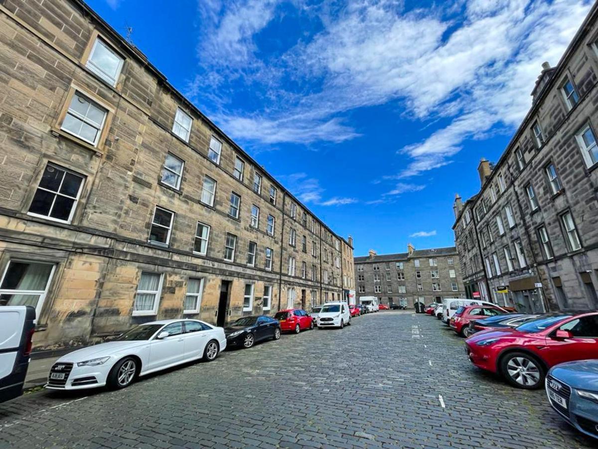 Desirable 2 Bed Apt Near Edinburgh Castle Exteriör bild