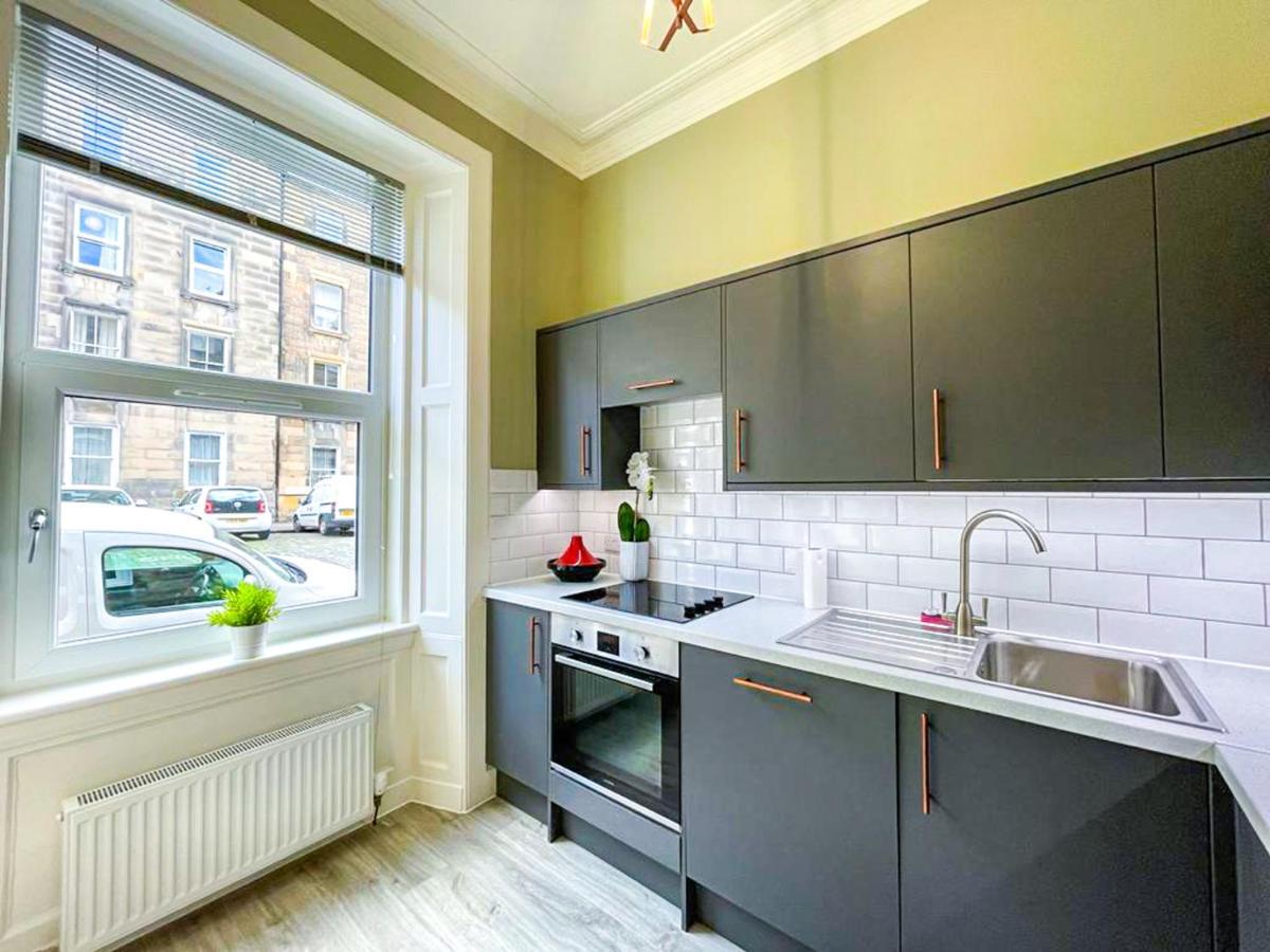 Desirable 2 Bed Apt Near Edinburgh Castle Exteriör bild