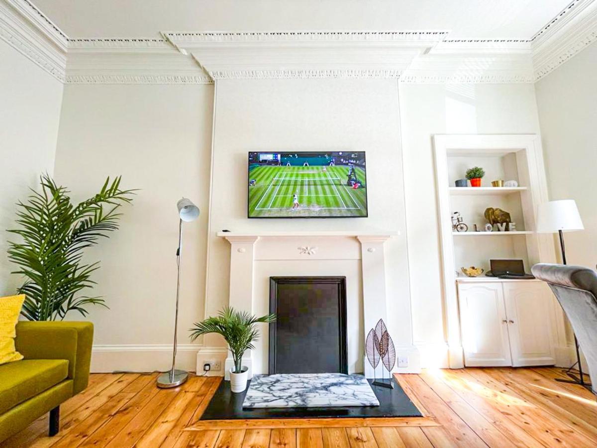 Desirable 2 Bed Apt Near Edinburgh Castle Exteriör bild