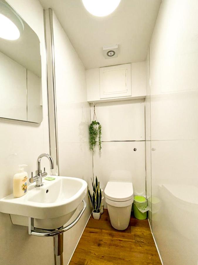 Desirable 2 Bed Apt Near Edinburgh Castle Exteriör bild