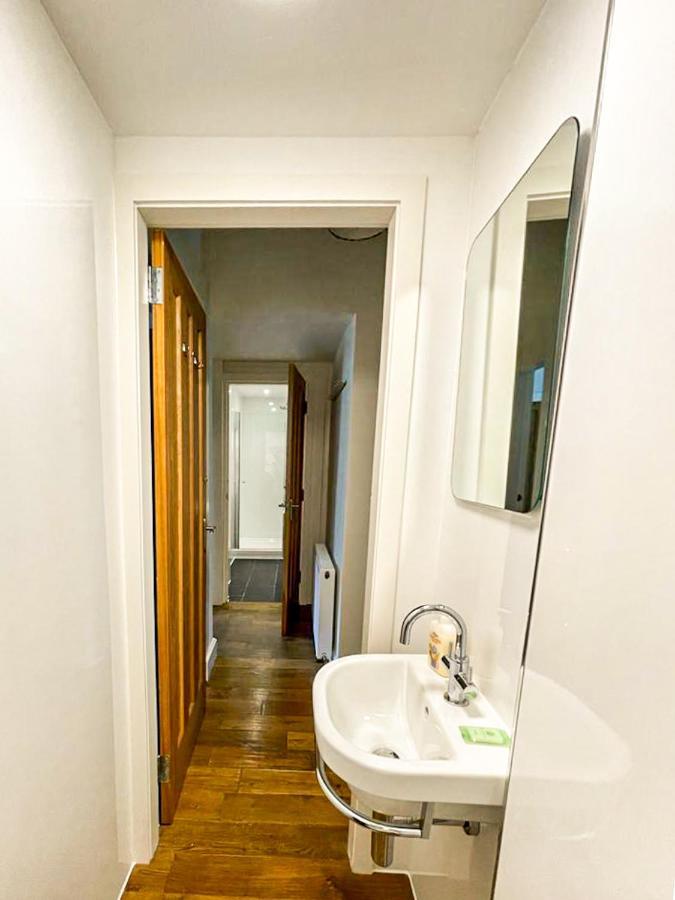 Desirable 2 Bed Apt Near Edinburgh Castle Exteriör bild